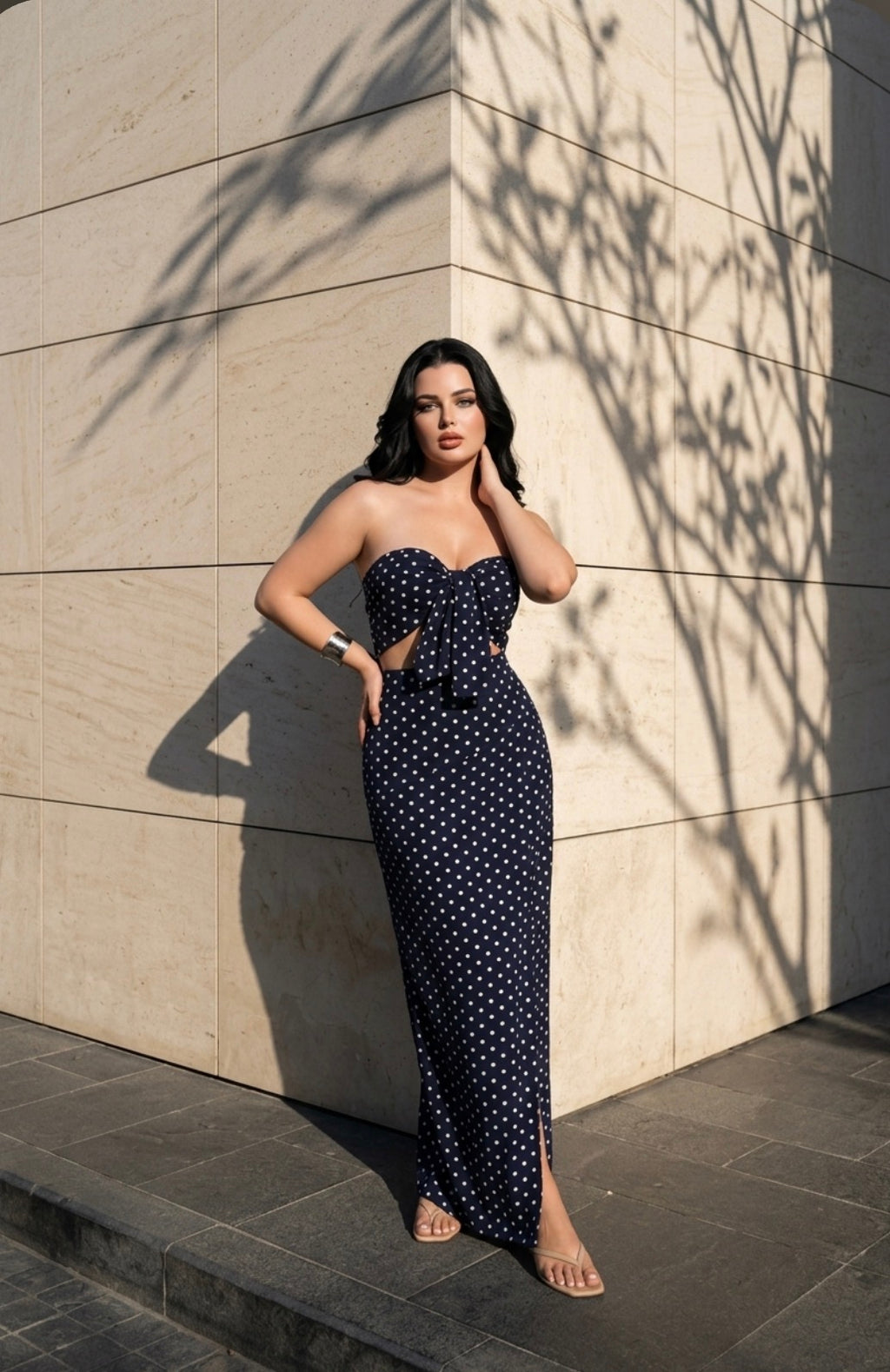 Ensemble Élégance Riviera – Top Bandeau & Jupe Longue à Pois 🤍
